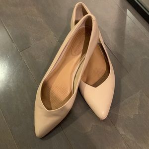 Corsi Como neutral tan flats. Size 8.5.
